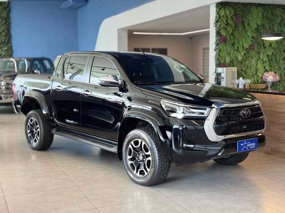 TOYOTA HILUX 2.8 D-4D TURBO DIESEL CD SRX PLUS 4X4 AUTOMÁTICO TOYOTA HILUX 2.8 D-4D TURBO DIESEL CD SRX PLUS 4X4 AUTOMÁTICO